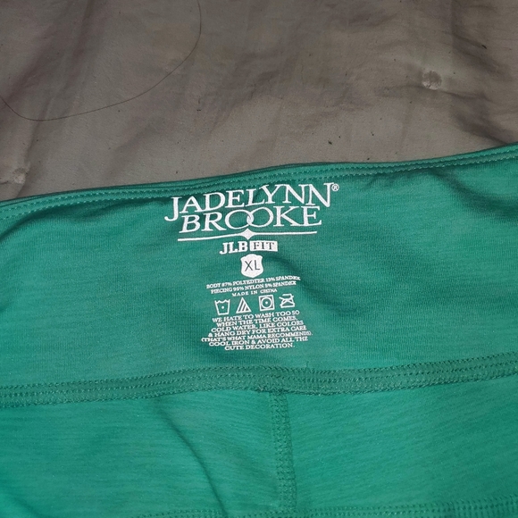 NWOT capri leggings! - Picture 2 of 2